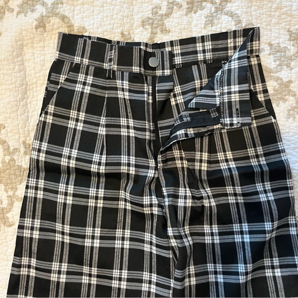 dazy • black and white gingham plaid high waist bermuda shorts - Picture 7 of 13